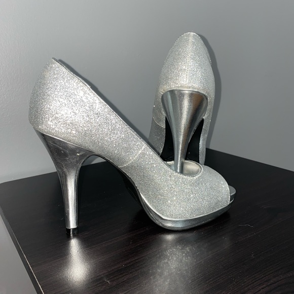 Silver glitter peep toe pumps - Picture 1 of 4